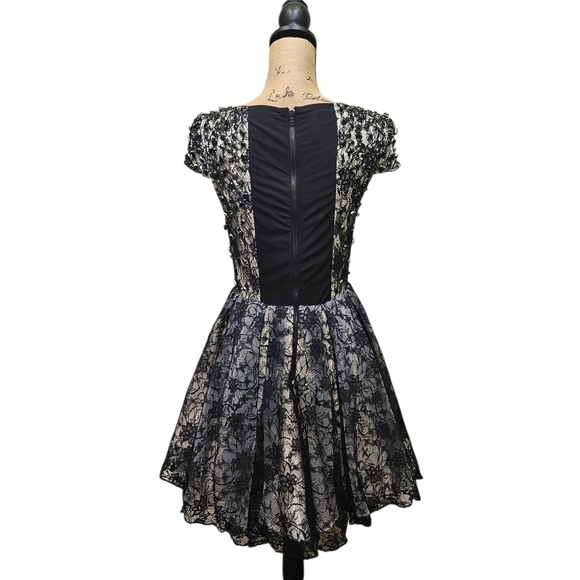 Alice + Olivia Aubree Dress Rhinestone Embellished Floral Lace Black over Cream - Picture 5 of 14
